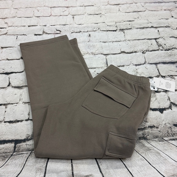 NWT Aritzia Sweatfleece Cozy Fleece Mega Cargo Sweatpant in Taupe Size M NEW - Picture 10 of 10